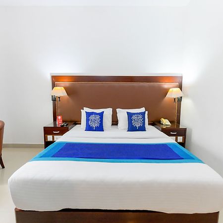 ホテル Oyo 7188 Ajantha Regency Kochi エクステリア 写真