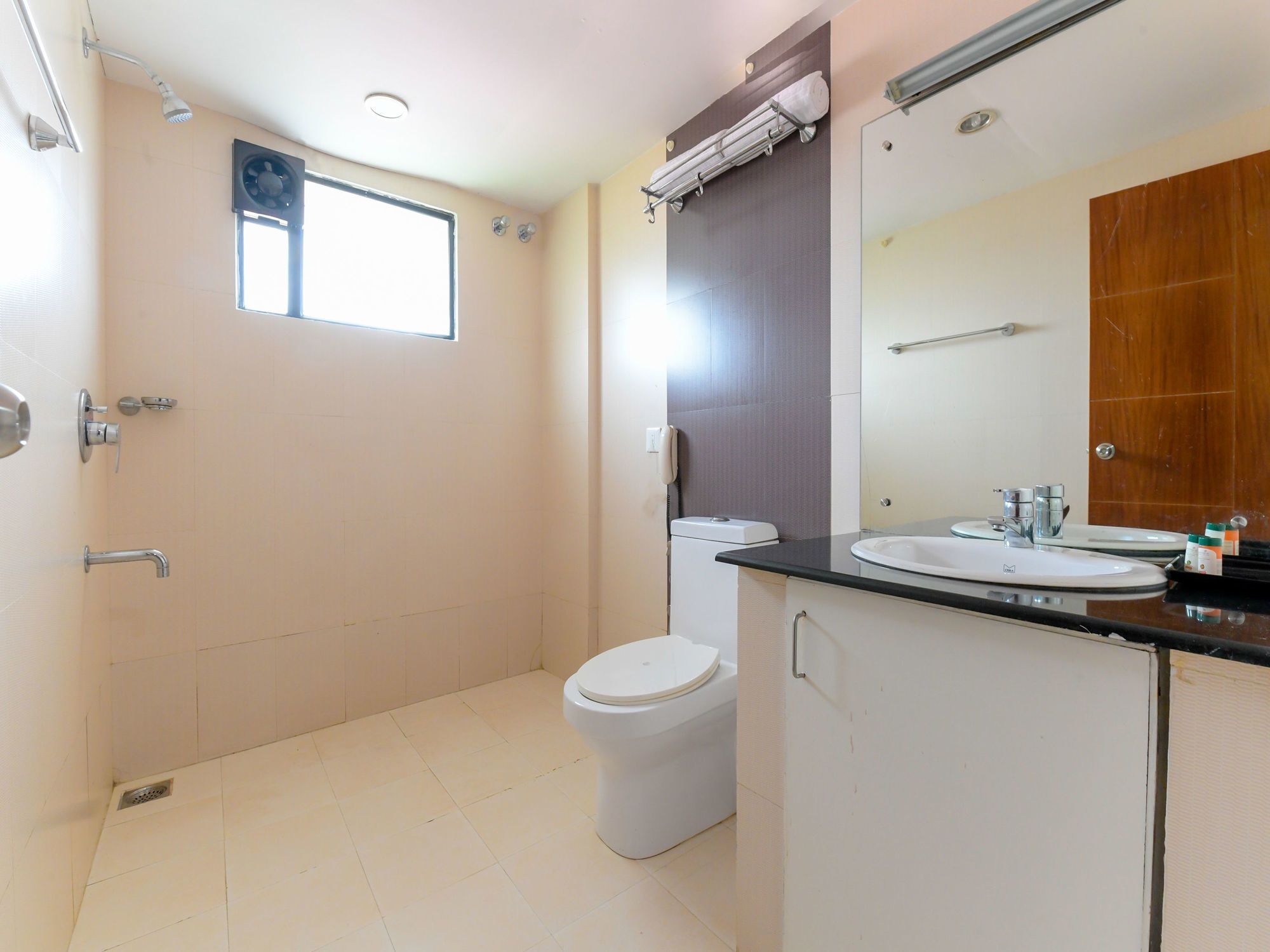ホテル Oyo 7188 Ajantha Regency Kochi エクステリア 写真