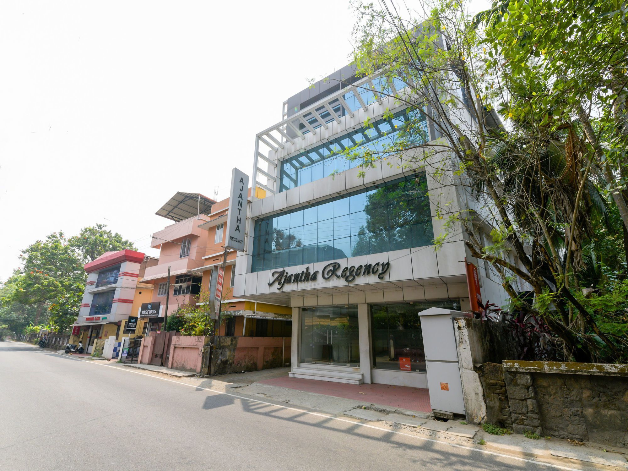 ホテル Oyo 7188 Ajantha Regency Kochi エクステリア 写真