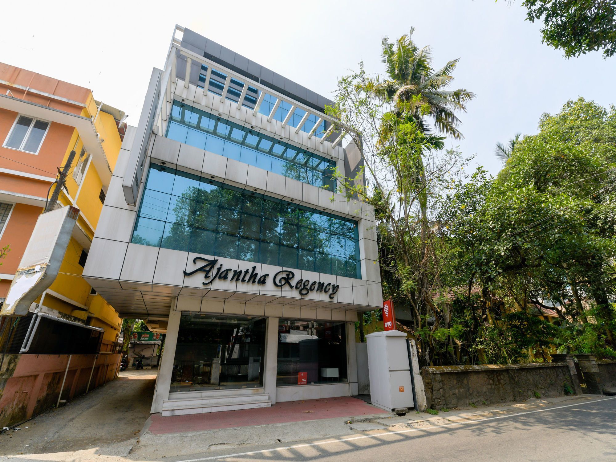 ホテル Oyo 7188 Ajantha Regency Kochi エクステリア 写真